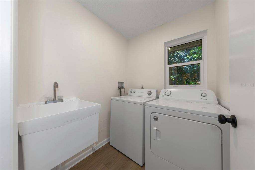 For Sale: $649,900 (3 beds, 2 baths, 1835 Square Feet)