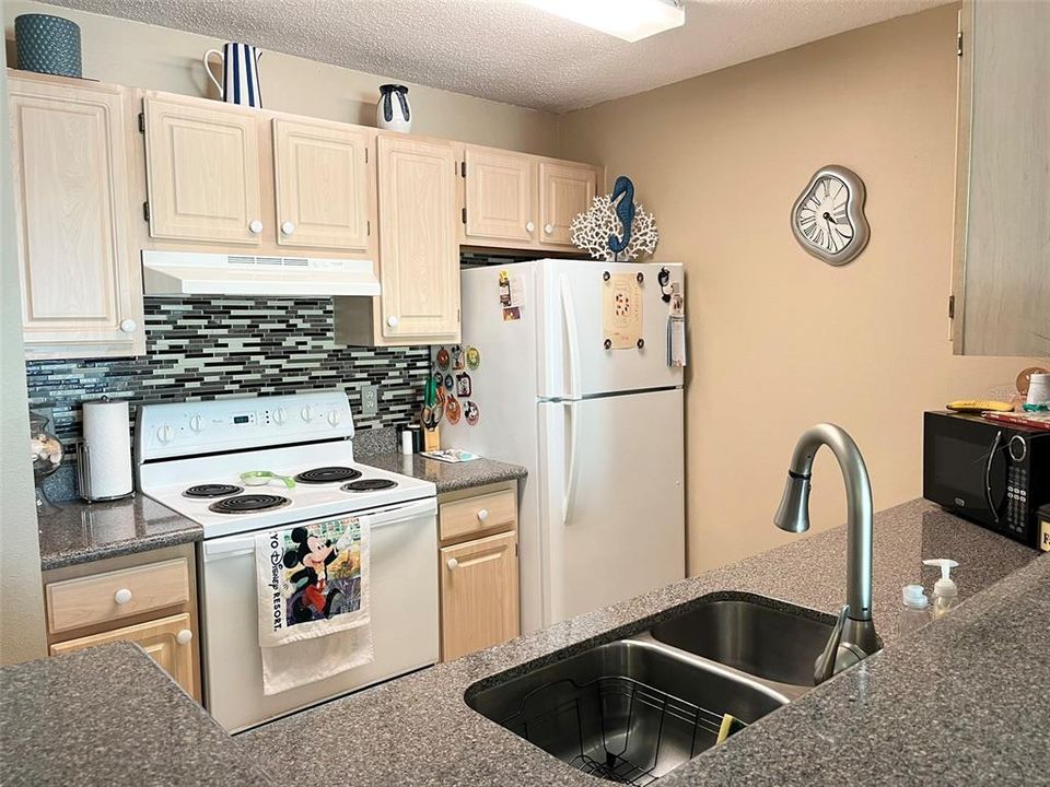 For Rent: $1,350 (1 beds, 1 baths, 576 Square Feet)