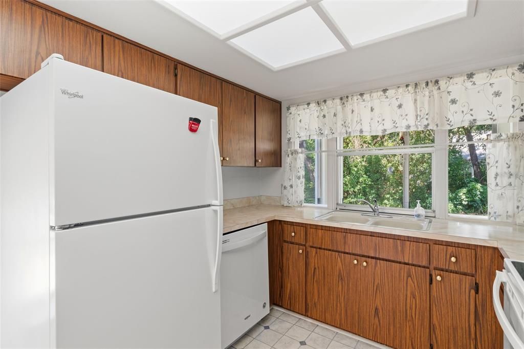 На продажу: $209,900 (2 спален, 2 ванн, 1128 Квадратных фут)
