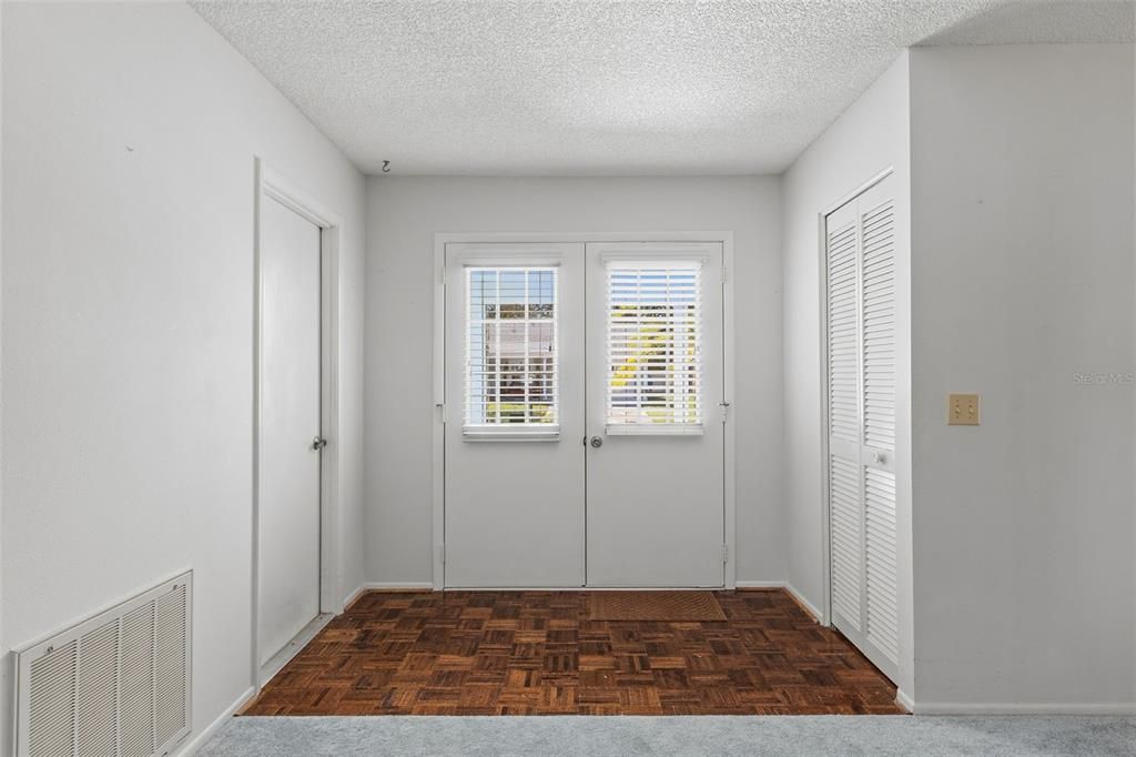 На продажу: $209,900 (2 спален, 2 ванн, 1128 Квадратных фут)