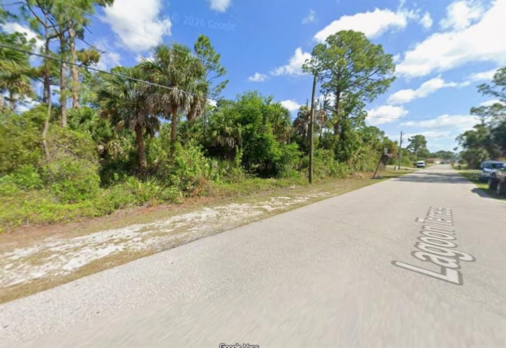 На продажу: $49,500 (0.55 acres)