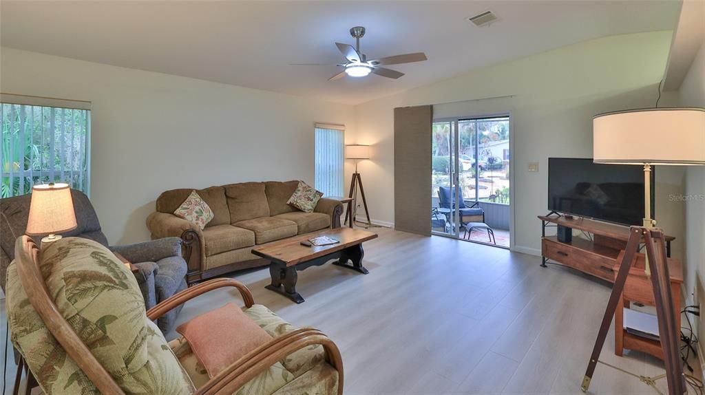 En Venta: $274,900 (2 camas, 2 baños, 1254 Pies cuadrados)