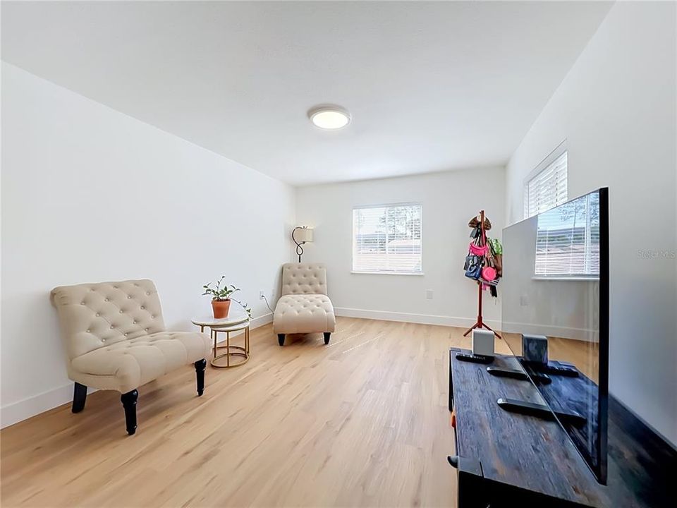 На продажу: $284,900 (2 спален, 2 ванн, 1375 Квадратных фут)