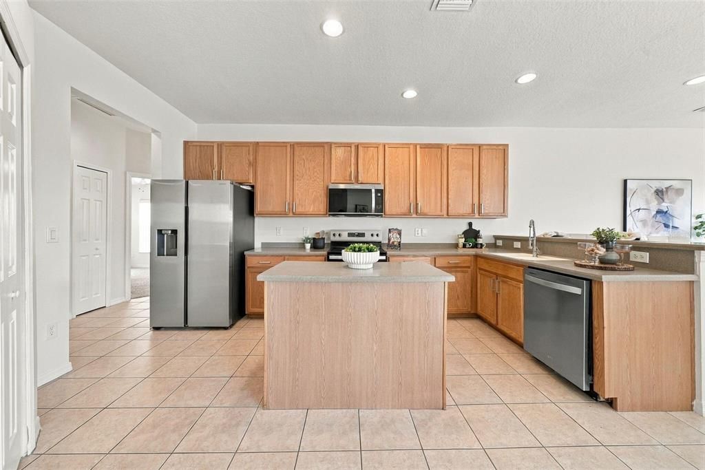 For Sale: $469,000 (4 beds, 3 baths, 2317 Square Feet)