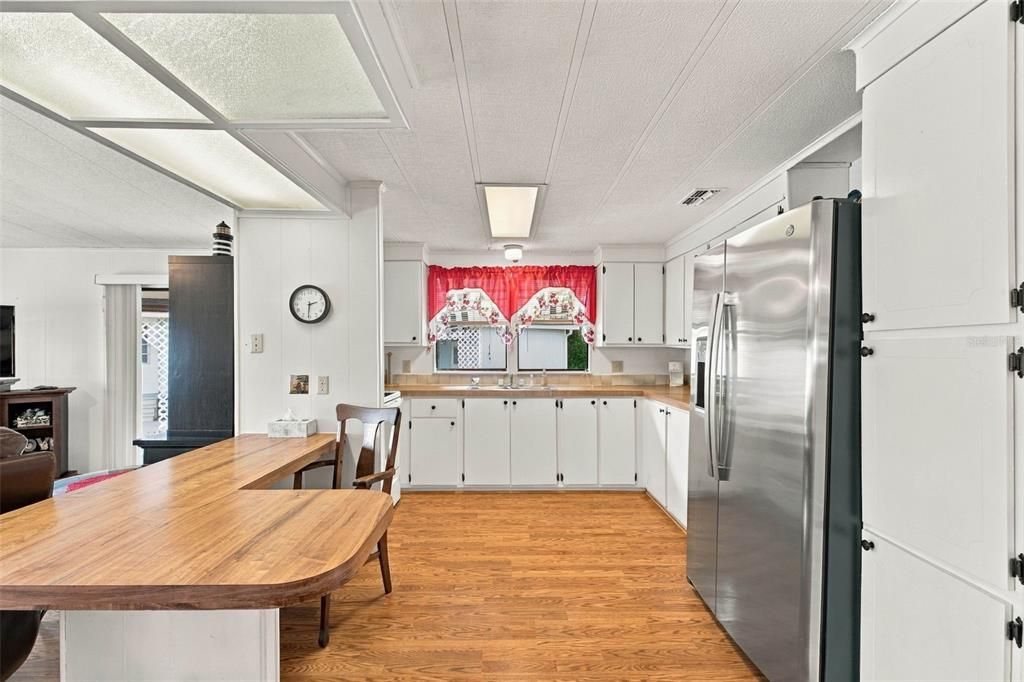 На продажу: $144,900 (2 спален, 2 ванн, 1248 Квадратных фут)