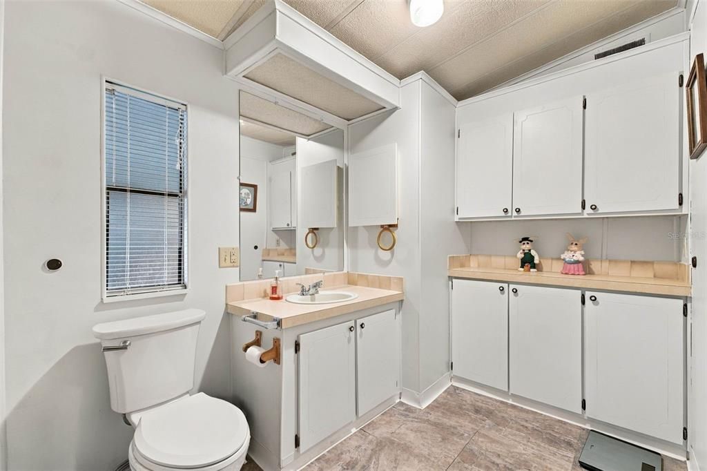 На продажу: $144,900 (2 спален, 2 ванн, 1248 Квадратных фут)