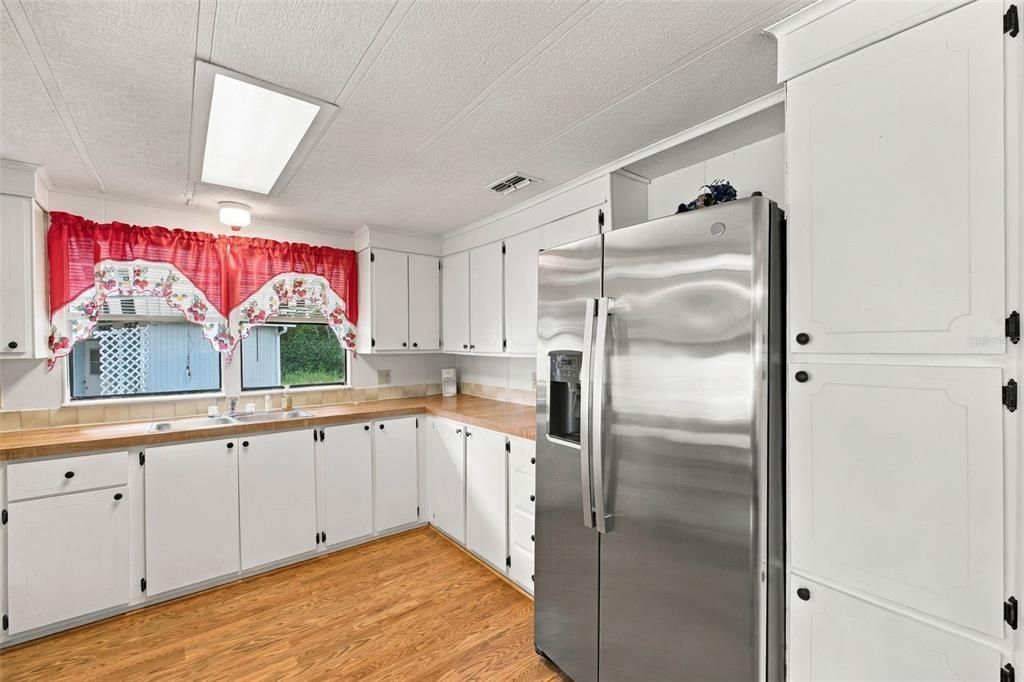 На продажу: $144,900 (2 спален, 2 ванн, 1248 Квадратных фут)