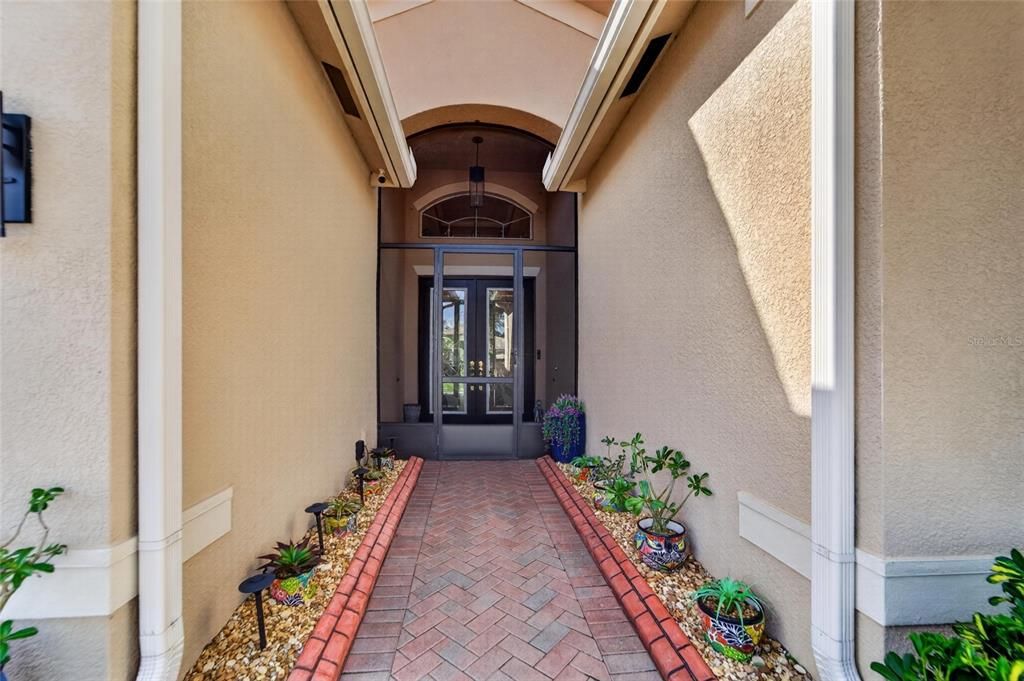For Sale: $575,000 (3 beds, 3 baths, 2723 Square Feet)
