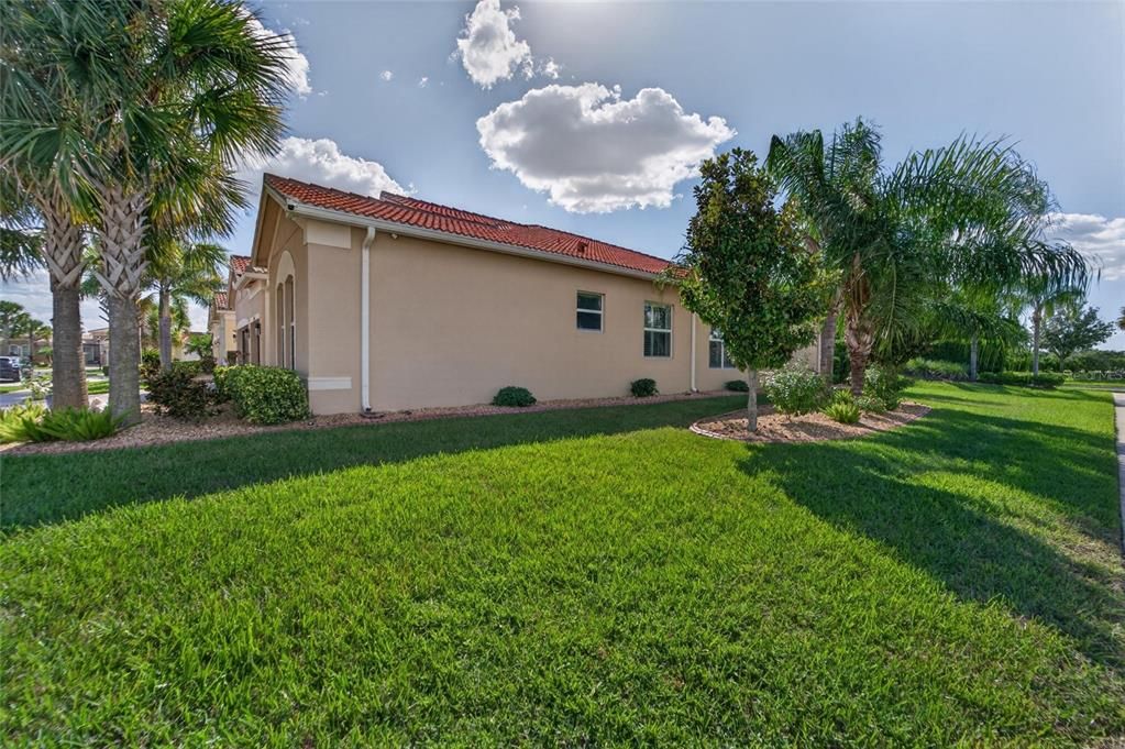 For Sale: $575,000 (3 beds, 3 baths, 2723 Square Feet)