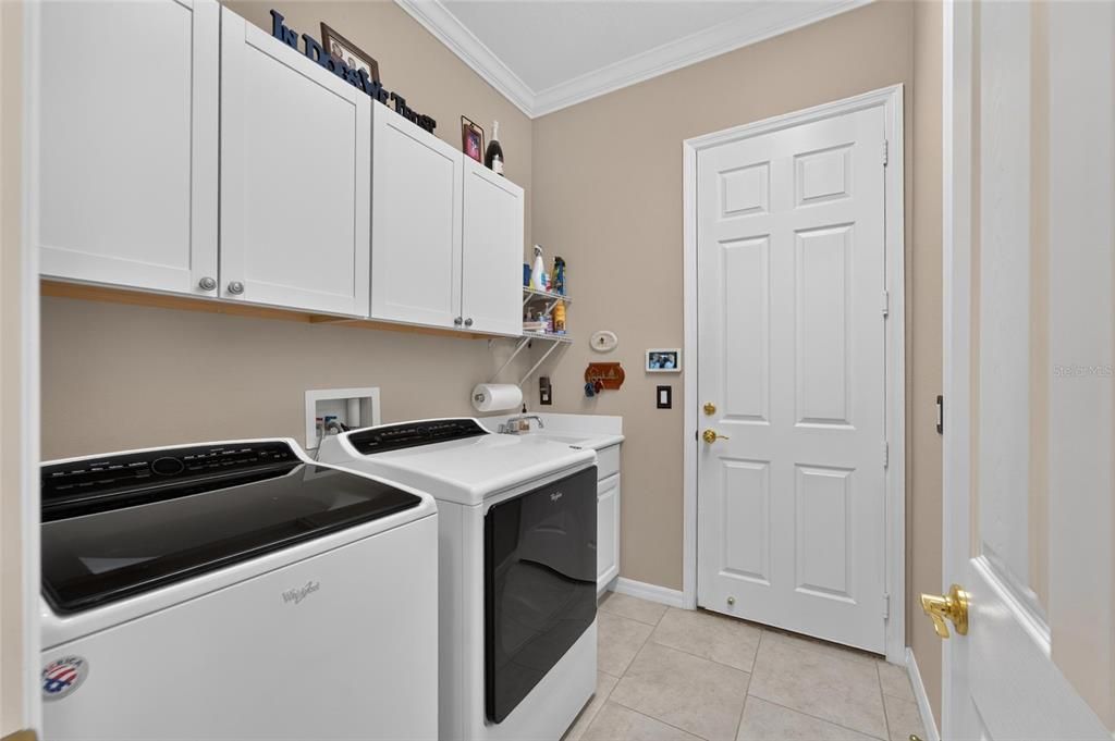 For Sale: $575,000 (3 beds, 3 baths, 2723 Square Feet)