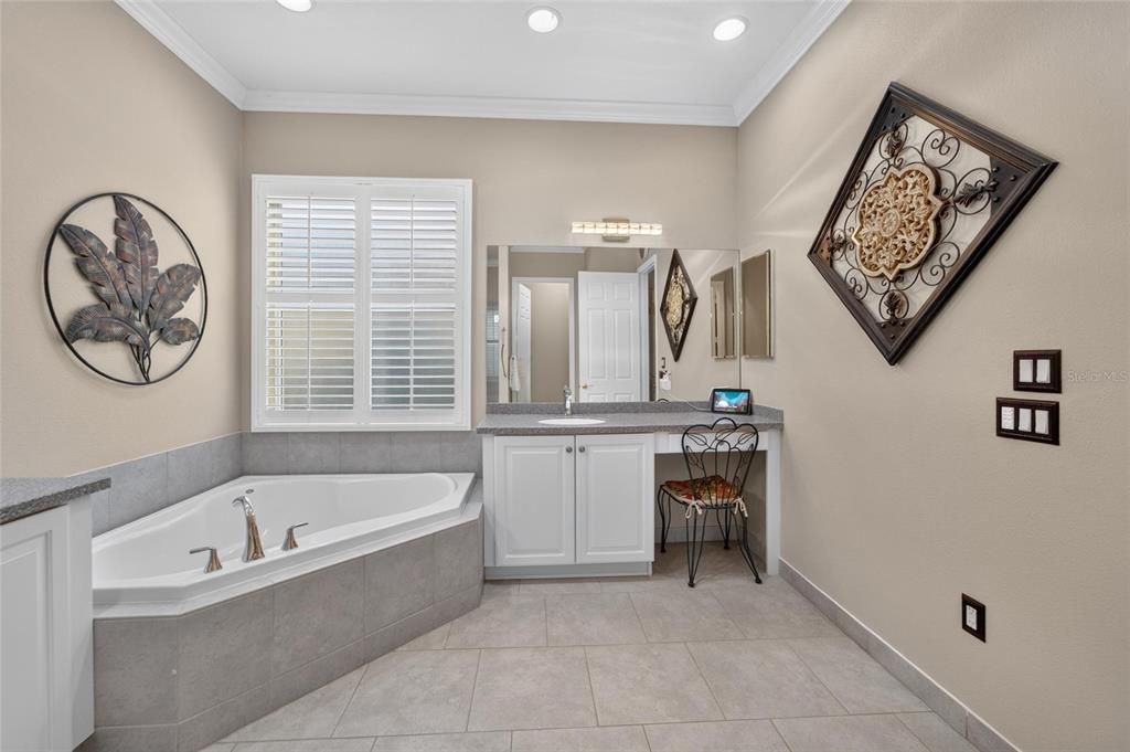 For Sale: $575,000 (3 beds, 3 baths, 2723 Square Feet)