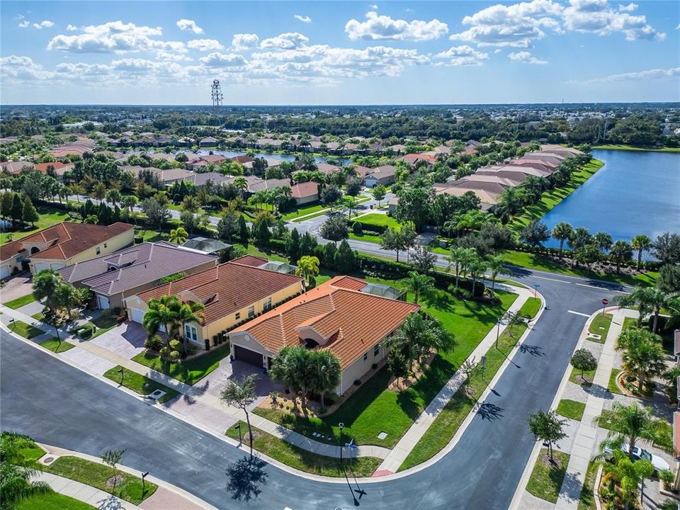 For Sale: $575,000 (3 beds, 3 baths, 2723 Square Feet)
