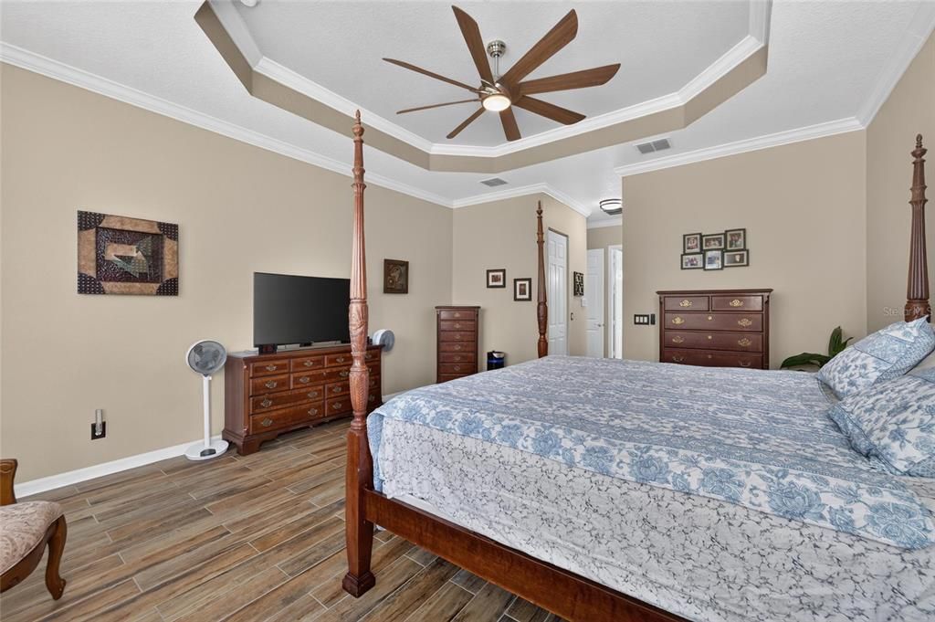 For Sale: $575,000 (3 beds, 3 baths, 2723 Square Feet)