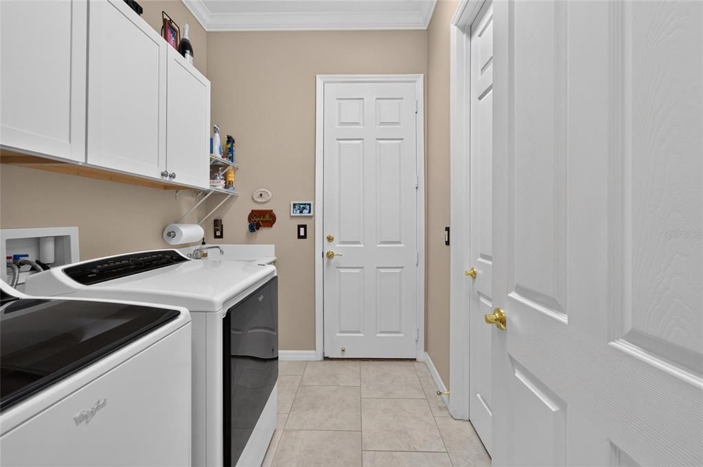 For Sale: $575,000 (3 beds, 3 baths, 2723 Square Feet)