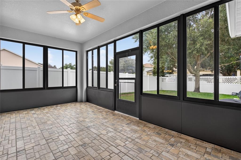 For Sale: $499,900 (3 beds, 2 baths, 2072 Square Feet)