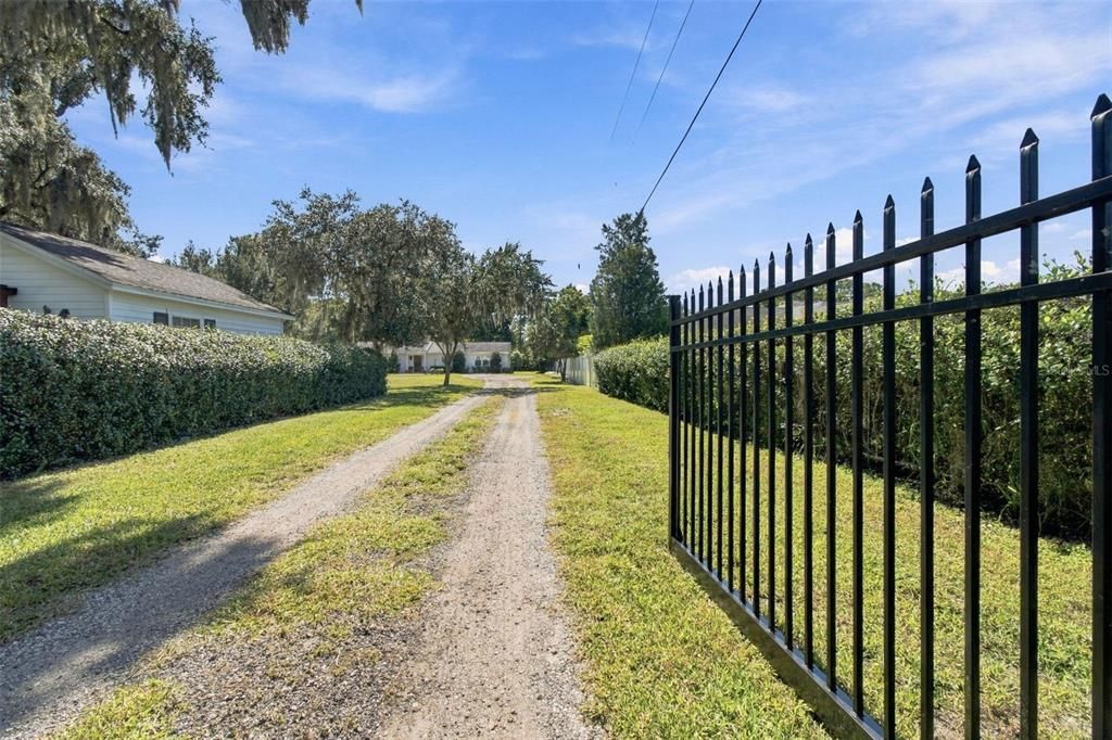 На продажу: $565,000 (3 спален, 2 ванн, 1676 Квадратных фут)