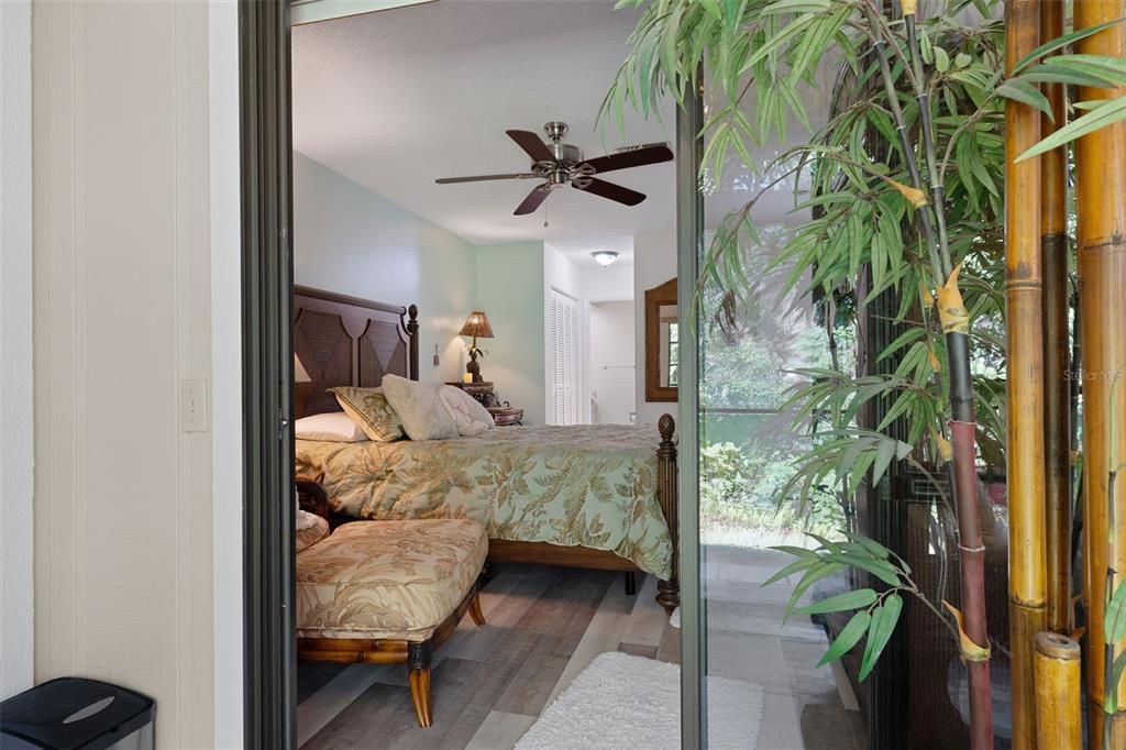 For Sale: $209,900 (2 beds, 2 baths, 995 Square Feet)