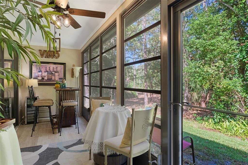 For Sale: $209,900 (2 beds, 2 baths, 995 Square Feet)