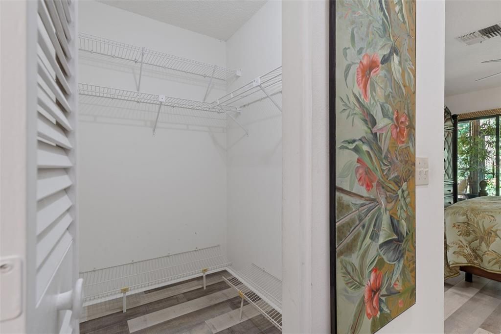 For Sale: $209,900 (2 beds, 2 baths, 995 Square Feet)