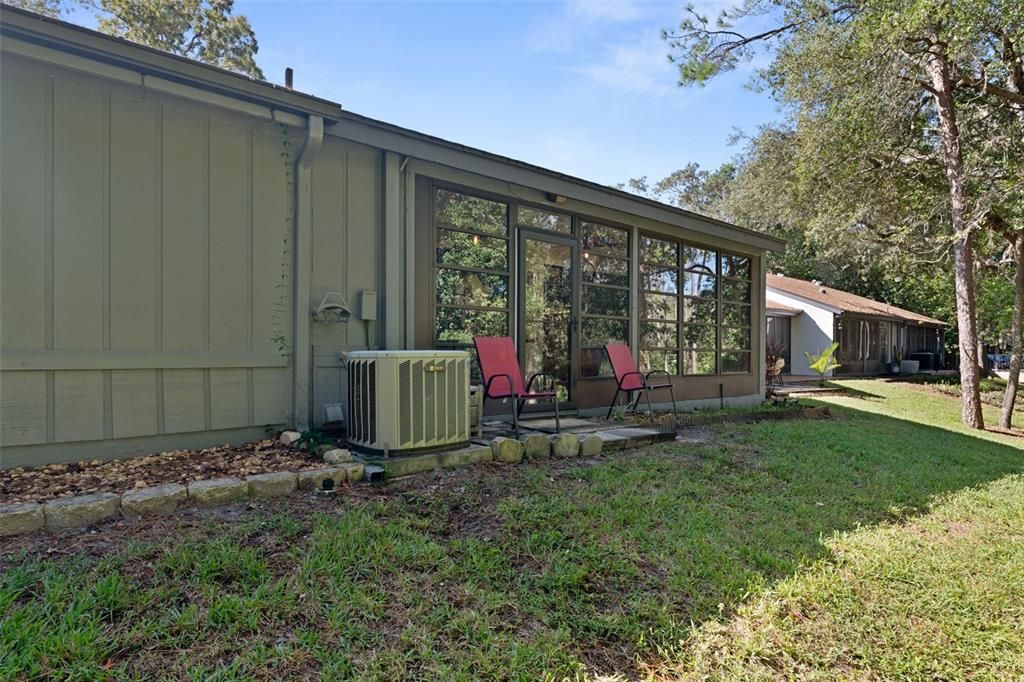 For Sale: $209,900 (2 beds, 2 baths, 995 Square Feet)