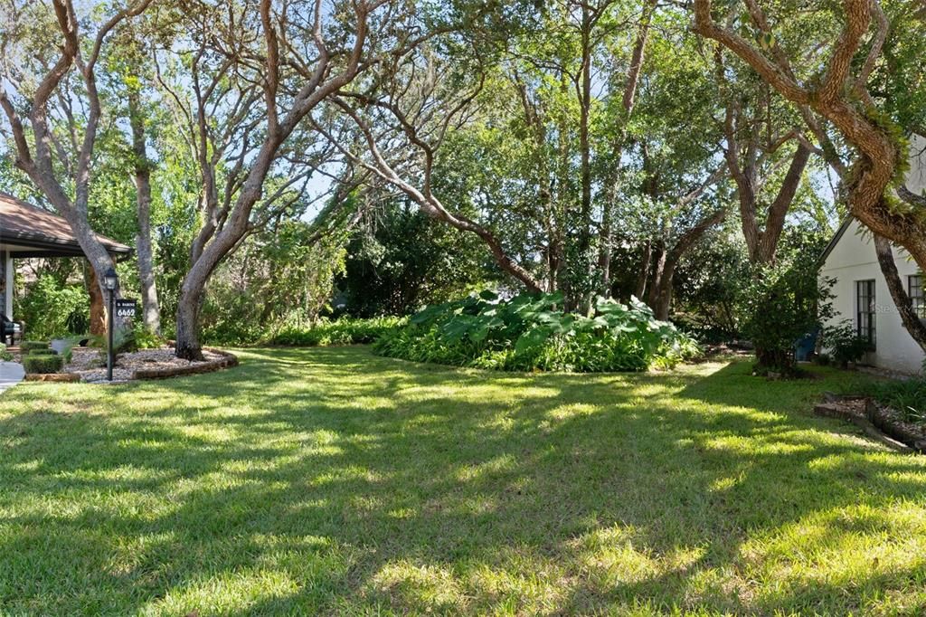 For Sale: $209,900 (2 beds, 2 baths, 995 Square Feet)