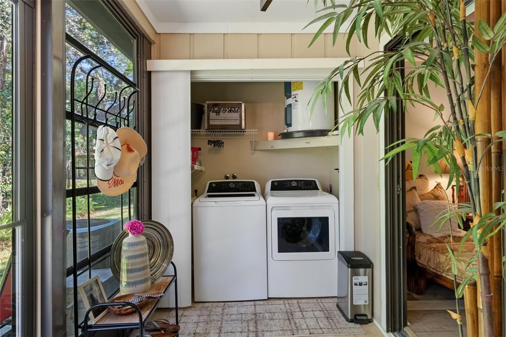 For Sale: $209,900 (2 beds, 2 baths, 995 Square Feet)