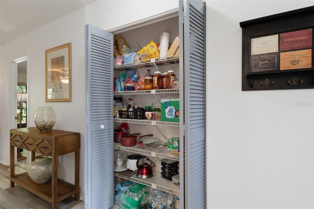 For Sale: $209,900 (2 beds, 2 baths, 995 Square Feet)