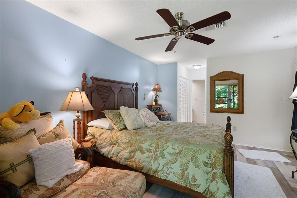 For Sale: $209,900 (2 beds, 2 baths, 995 Square Feet)