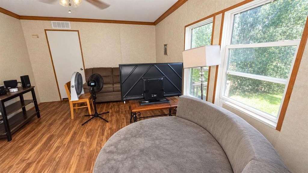 For Sale: $210,000 (3 beds, 2 baths, 1248 Square Feet)