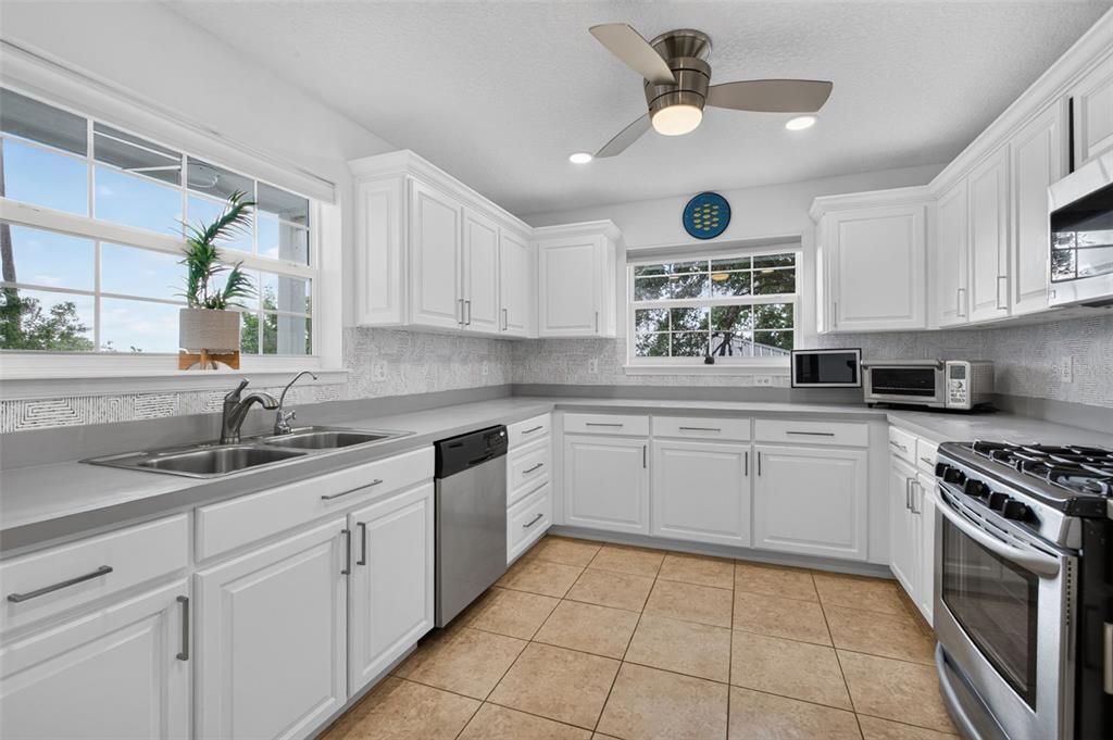 En Venta: $829,900 (3 camas, 2 baños, 2213 Pies cuadrados)