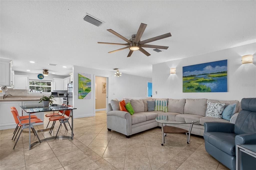 En Venta: $829,900 (3 camas, 2 baños, 2213 Pies cuadrados)