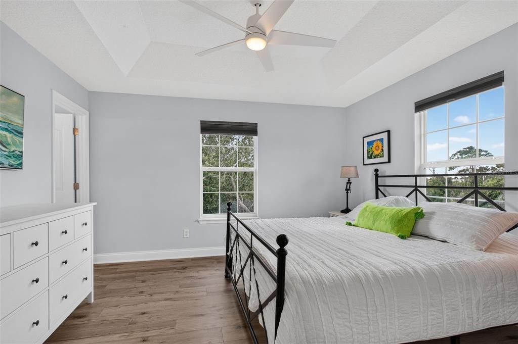 En Venta: $829,900 (3 camas, 2 baños, 2213 Pies cuadrados)