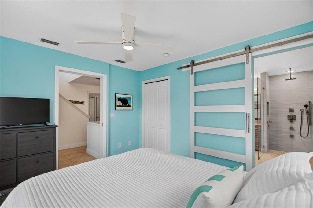 En Venta: $829,900 (3 camas, 2 baños, 2213 Pies cuadrados)