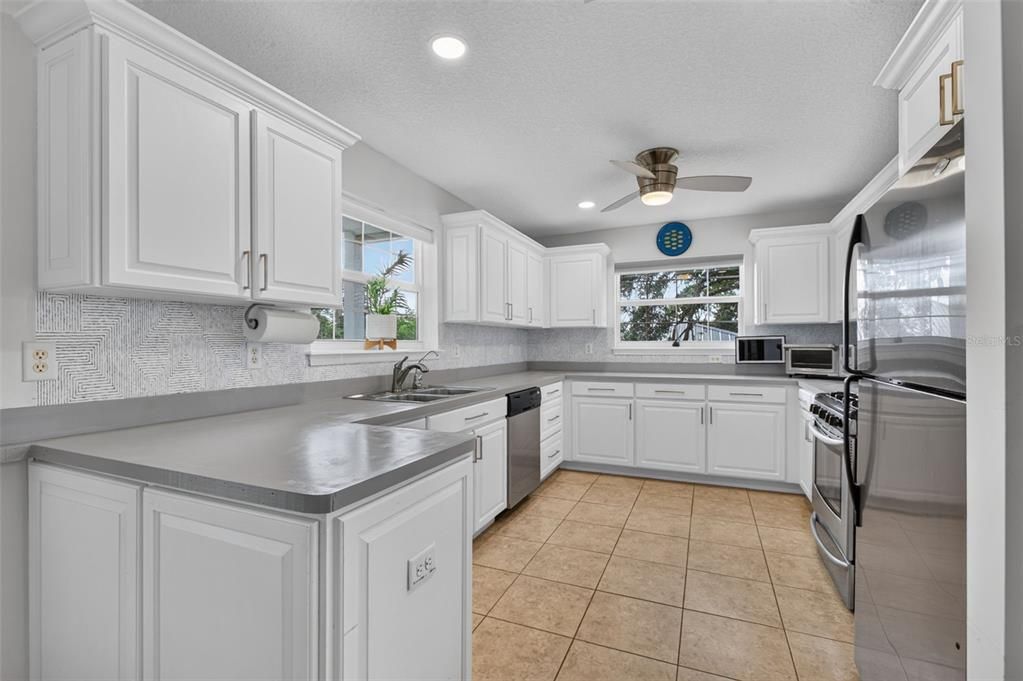 En Venta: $829,900 (3 camas, 2 baños, 2213 Pies cuadrados)