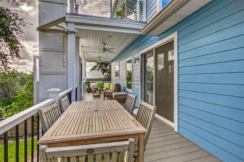 En Venta: $829,900 (3 camas, 2 baños, 2213 Pies cuadrados)