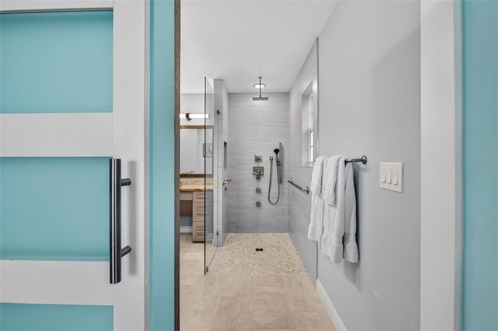 En Venta: $829,900 (3 camas, 2 baños, 2213 Pies cuadrados)