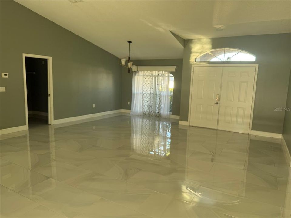For Sale: $399,900 (3 beds, 2 baths, 2014 Square Feet)