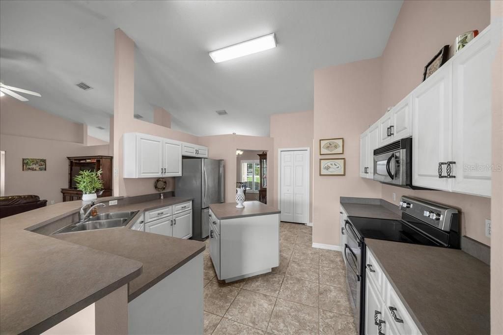 En Venta: $406,000 (3 camas, 2 baños, 2201 Pies cuadrados)