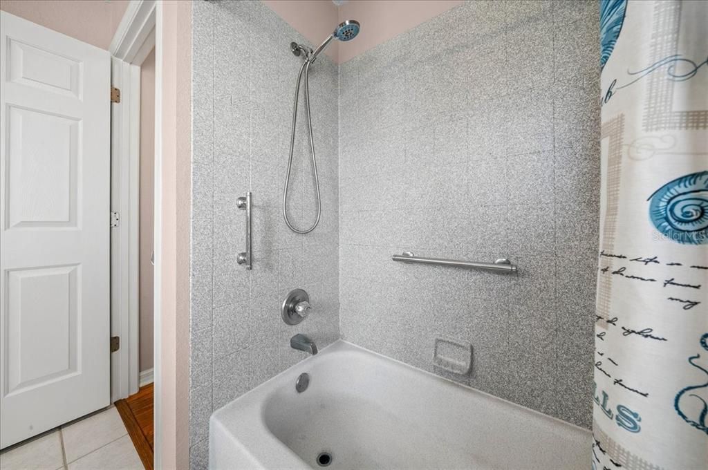 En Venta: $406,000 (3 camas, 2 baños, 2201 Pies cuadrados)