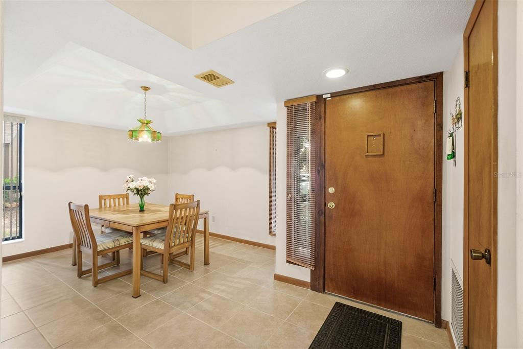 На продажу: $229,000 (3 спален, 2 ванн, 1163 Квадратных фут)