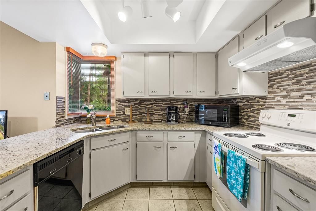 На продажу: $229,000 (3 спален, 2 ванн, 1163 Квадратных фут)