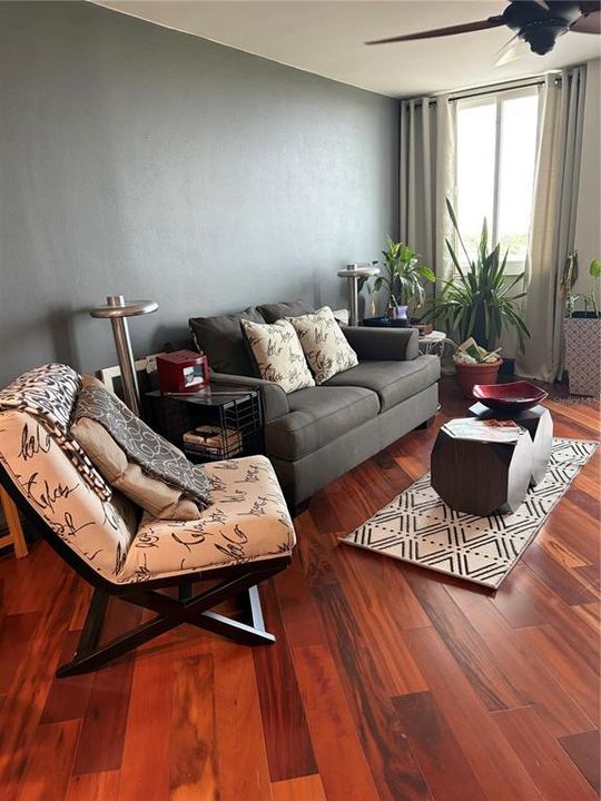 На продажу: $179,900 (1 спален, 1 ванн, 864 Квадратных фут)
