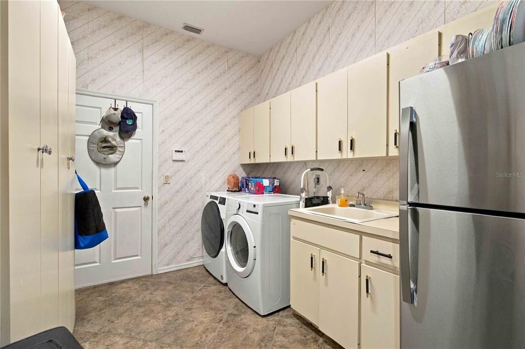 En Venta: $849,000 (3 camas, 2 baños, 3747 Pies cuadrados)