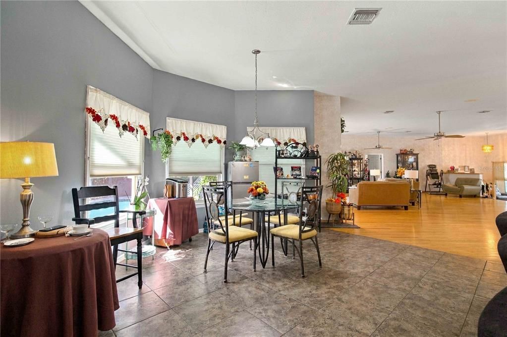 En Venta: $849,000 (3 camas, 2 baños, 3747 Pies cuadrados)