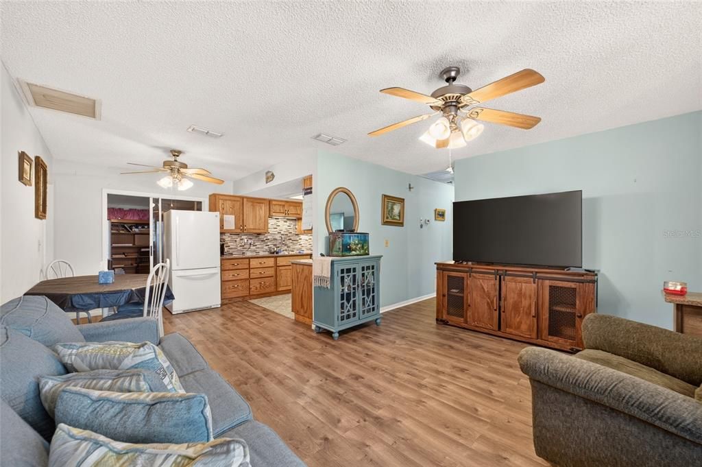 For Sale: $137,888 (2 beds, 2 baths, 960 Square Feet)