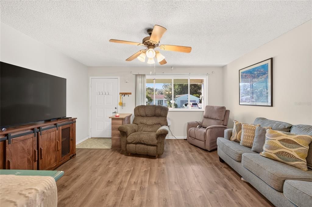 For Sale: $137,888 (2 beds, 2 baths, 960 Square Feet)
