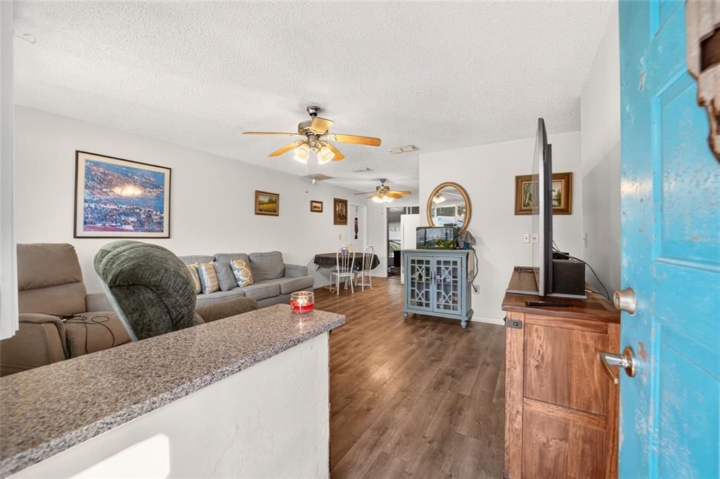 For Sale: $137,888 (2 beds, 2 baths, 960 Square Feet)