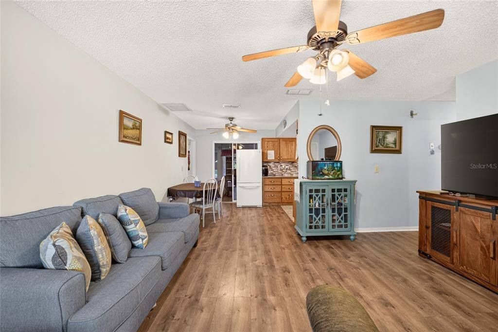 For Sale: $137,888 (2 beds, 2 baths, 960 Square Feet)
