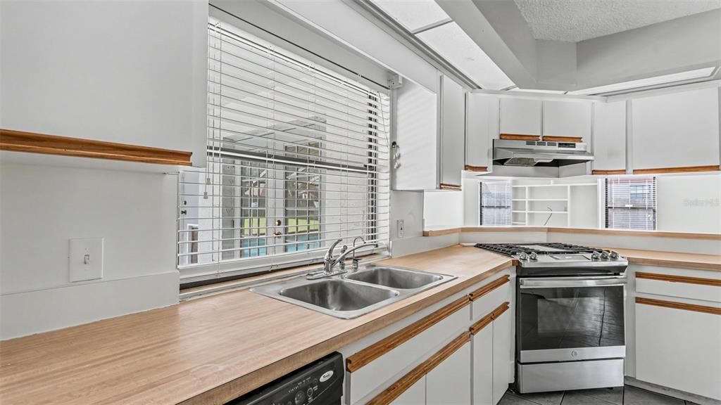 For Sale: $349,000 (4 beds, 2 baths, 2401 Square Feet)