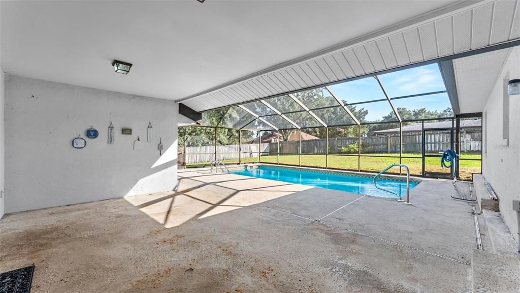 For Sale: $349,000 (4 beds, 2 baths, 2401 Square Feet)